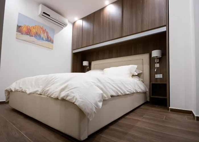 Collection - Zekka דירה ואלטה